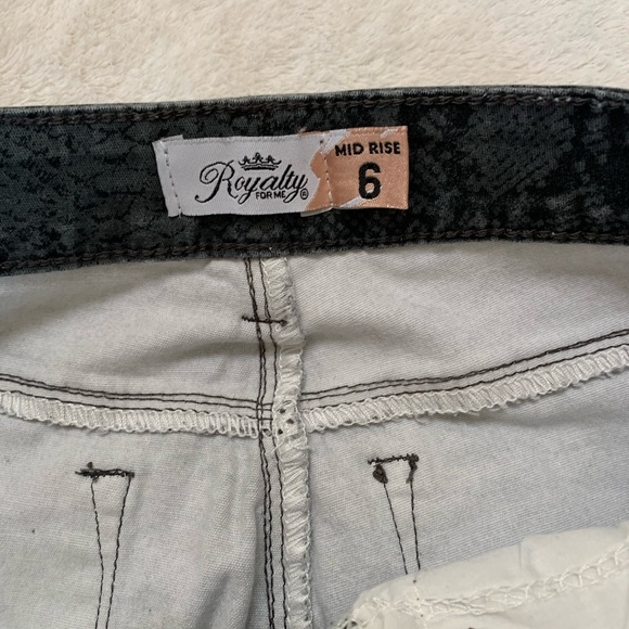 Royalty For Me Python Print Mid Rise Pants Size 6 - Picture 16 of 17